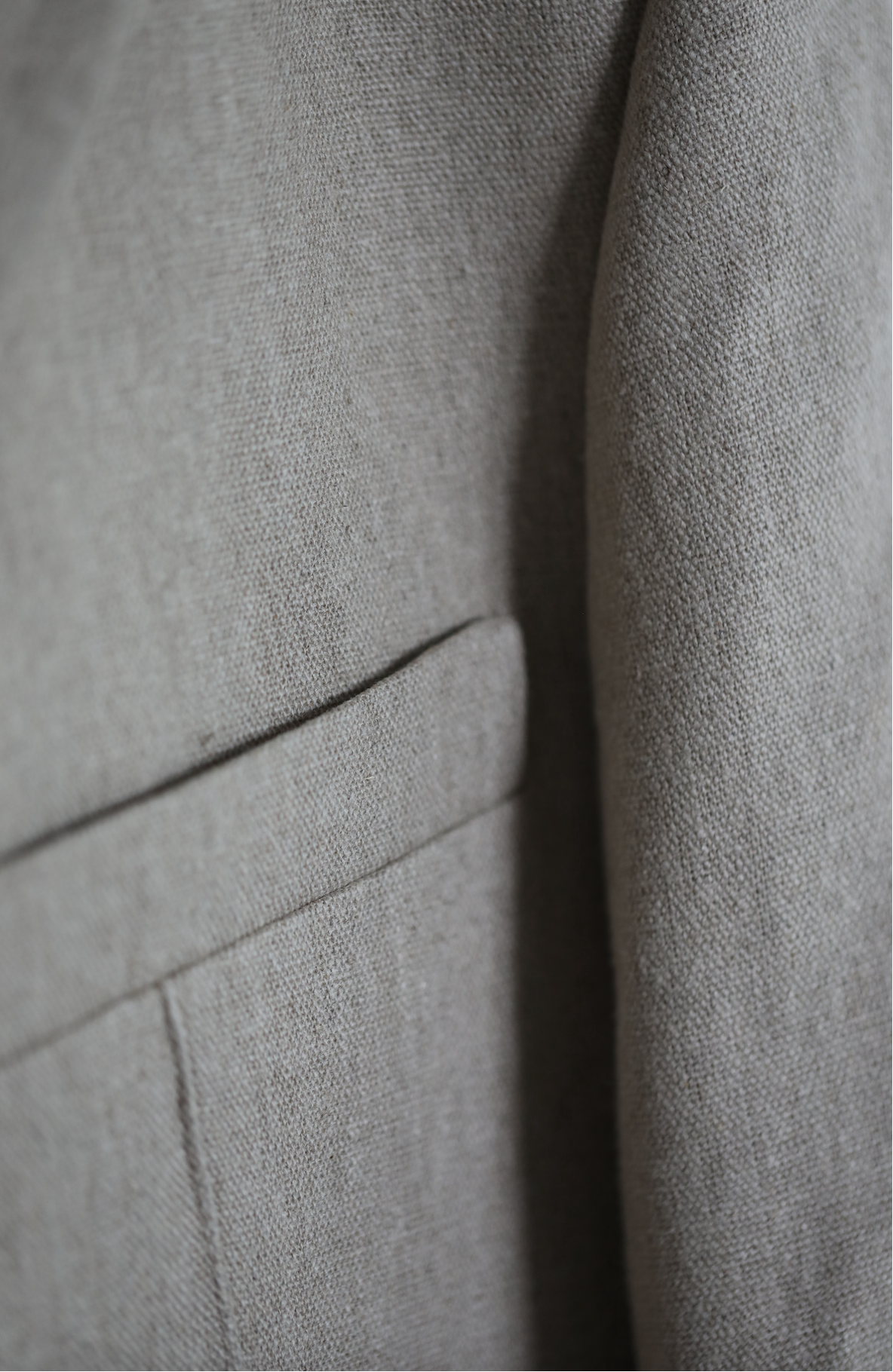 linen blazer detail 
